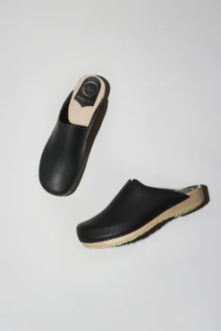 Contour Clog on Flat Base in Black^No.6 Store Hot